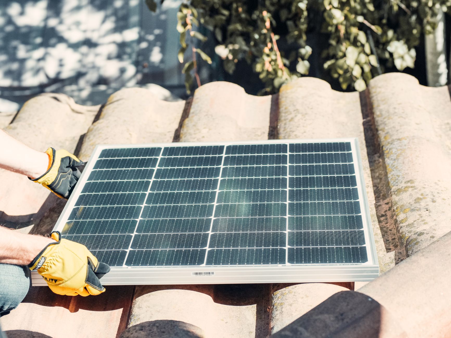 Installateur panneaux solaires équipe à Bourges